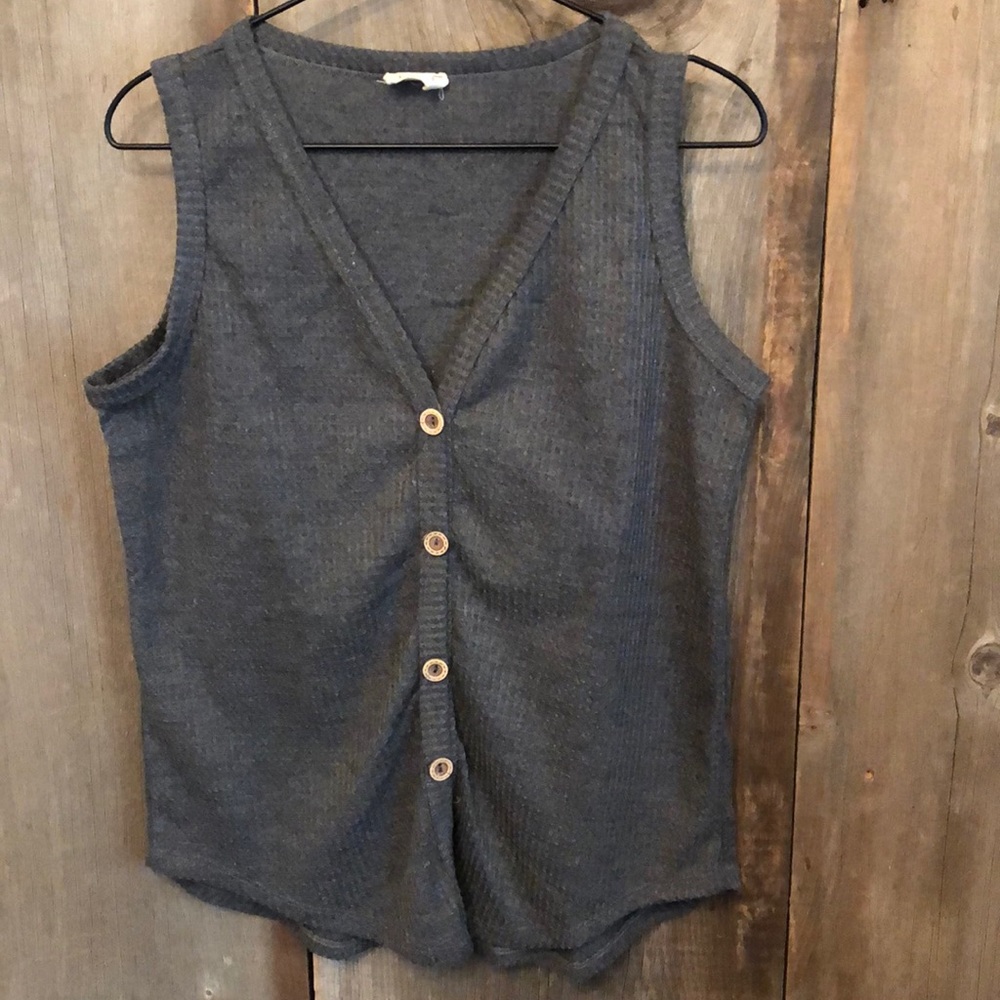 BiBi Faux Button Textured Vest Tank in Gray Size Small